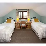 The Old Cart House Holiday home Salton